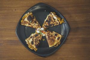 Quesadilla de pollo Tikka Masala 