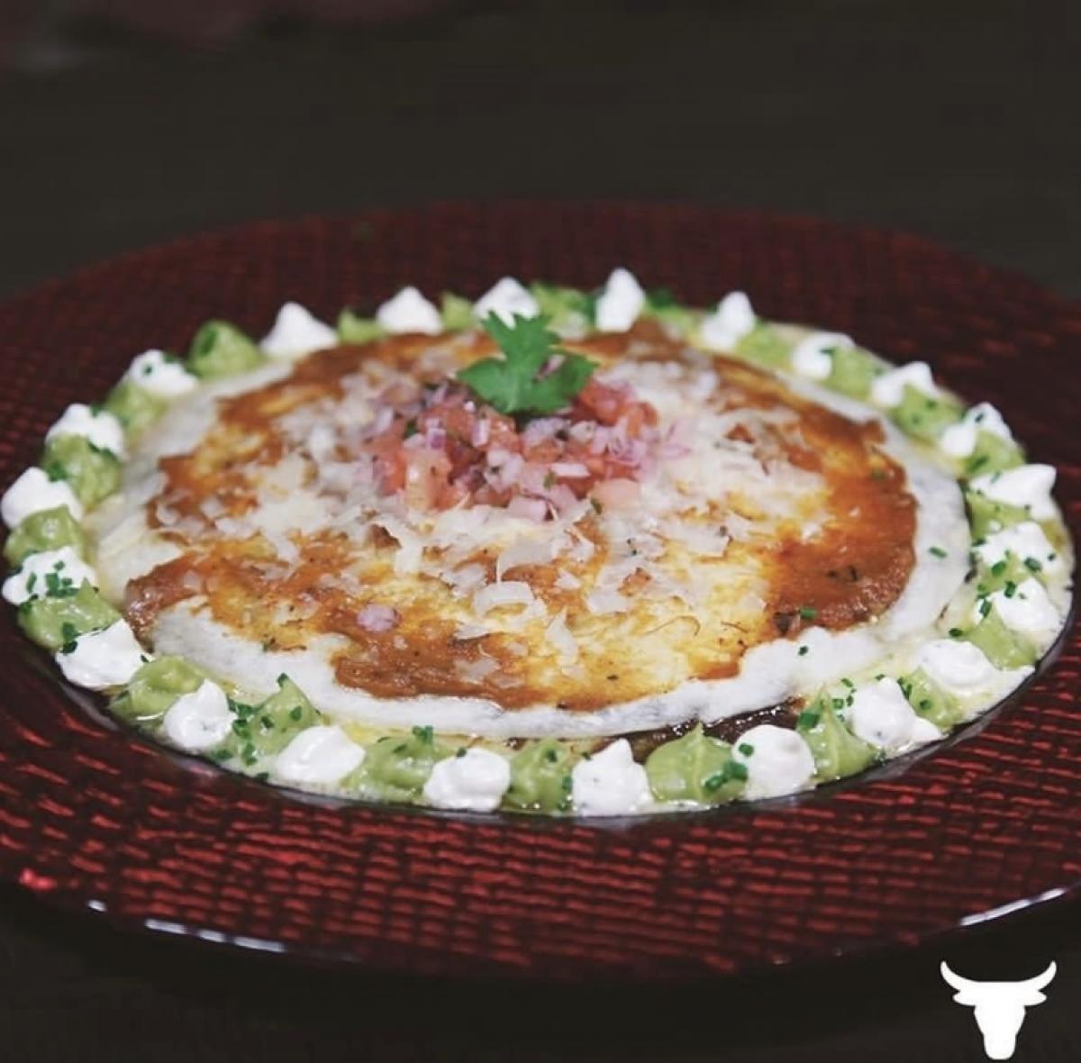 QUESADILLA  DE RABO DE TORO